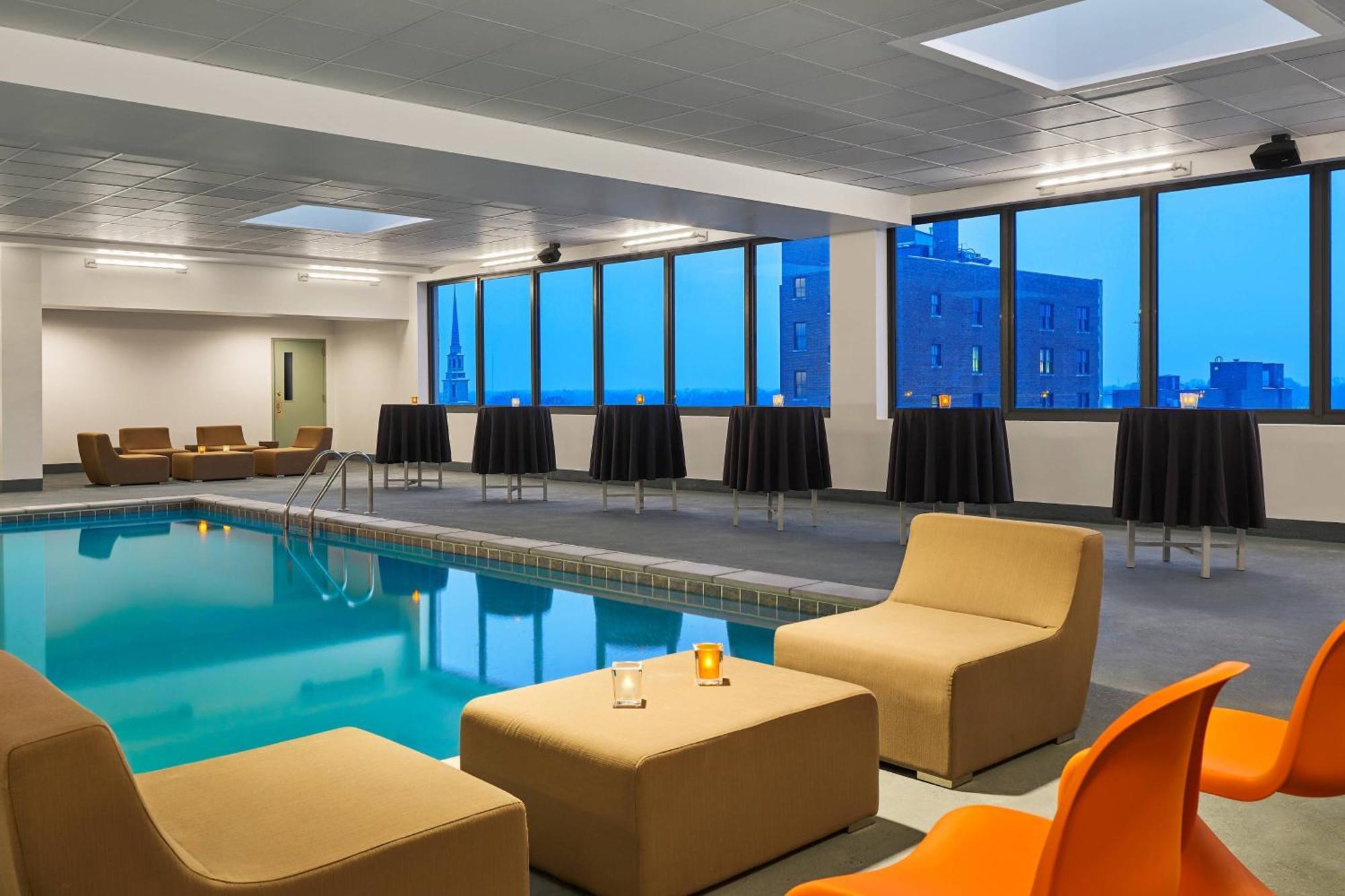 Aloft Hotel 3*